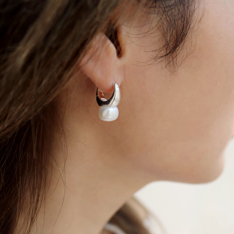 Pearl huggie hoops earrings BlackSugar-Best Online Jewelry Shop Earrings, Necklaces, Rings, Bracelets Located West Los Angeles 